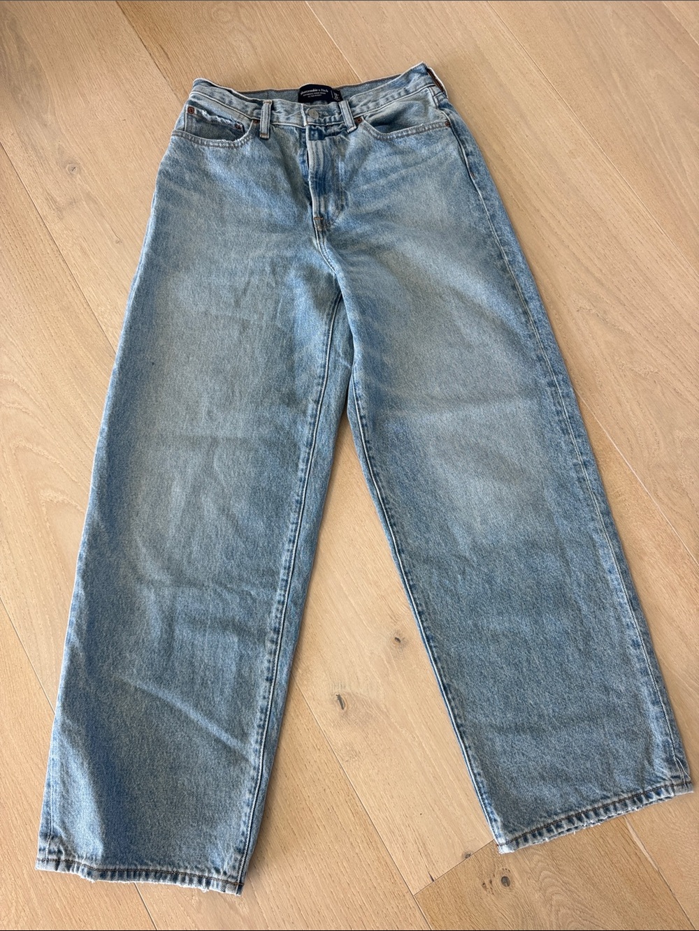 Abercrombie & Fitch Light Wash ultra baggy Jeans